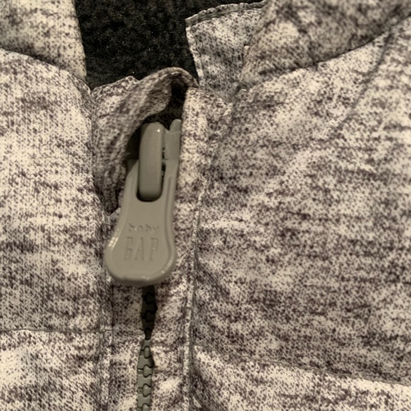 Gap grey coloured snowsuit. Size 6-12 months. - Picture 8 of 8